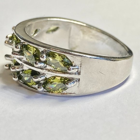 Silver Peridot Green Cubic Zirconia Anniversary Ring Size 7 Plated Simulated - Picture 6 of 9
